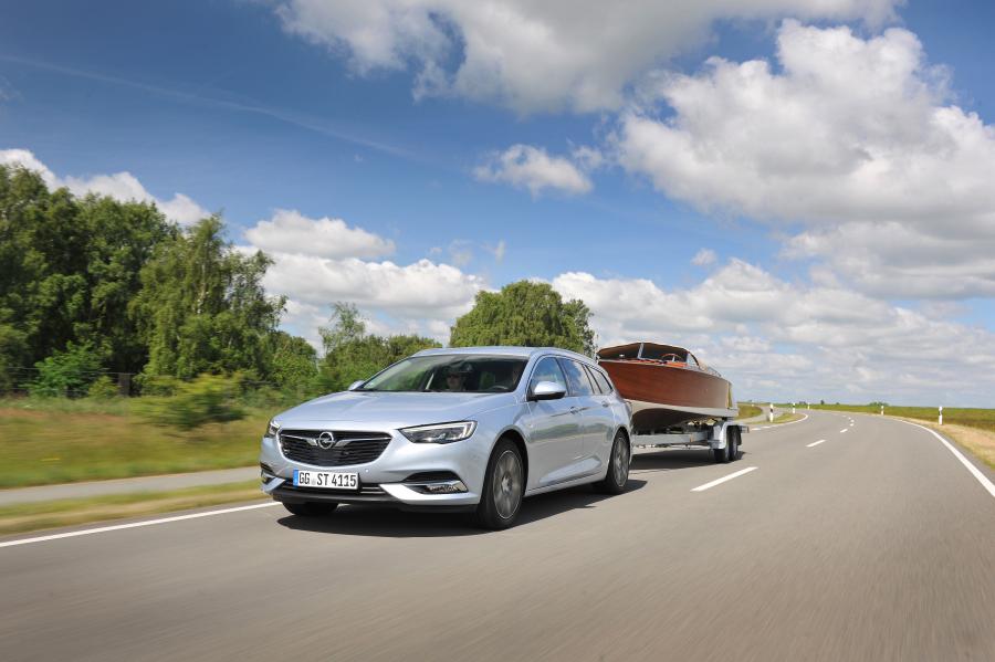  Opel Insignia Sports Tourer Turbo D 2017 года  (фото 18 из 40)